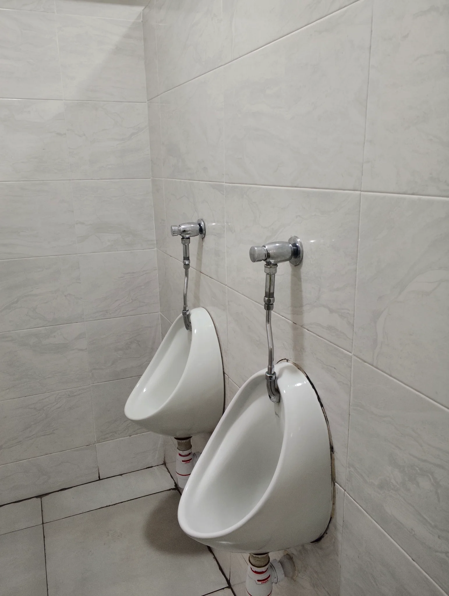 Sanitary urinal installation